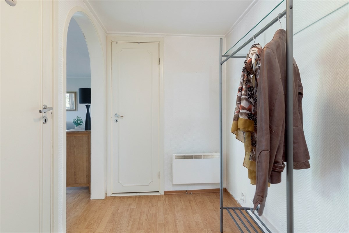 Entrè med tilkomst til innvendig bod Galleribilde