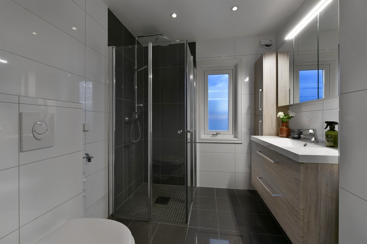 Badet ble modernisert i 2015 og fremstår med et tidløst og moderne preg. Galleribilde