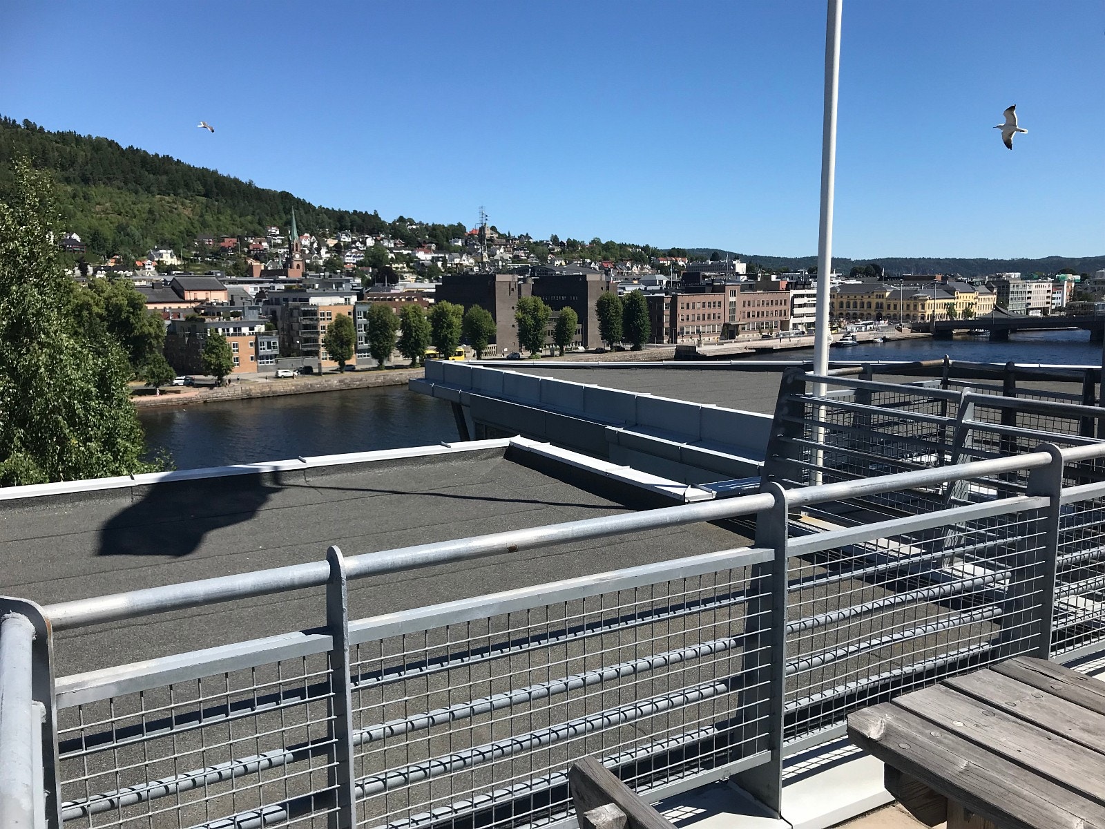 Utsikt over Drammen fra takterrassen. Galleribilde