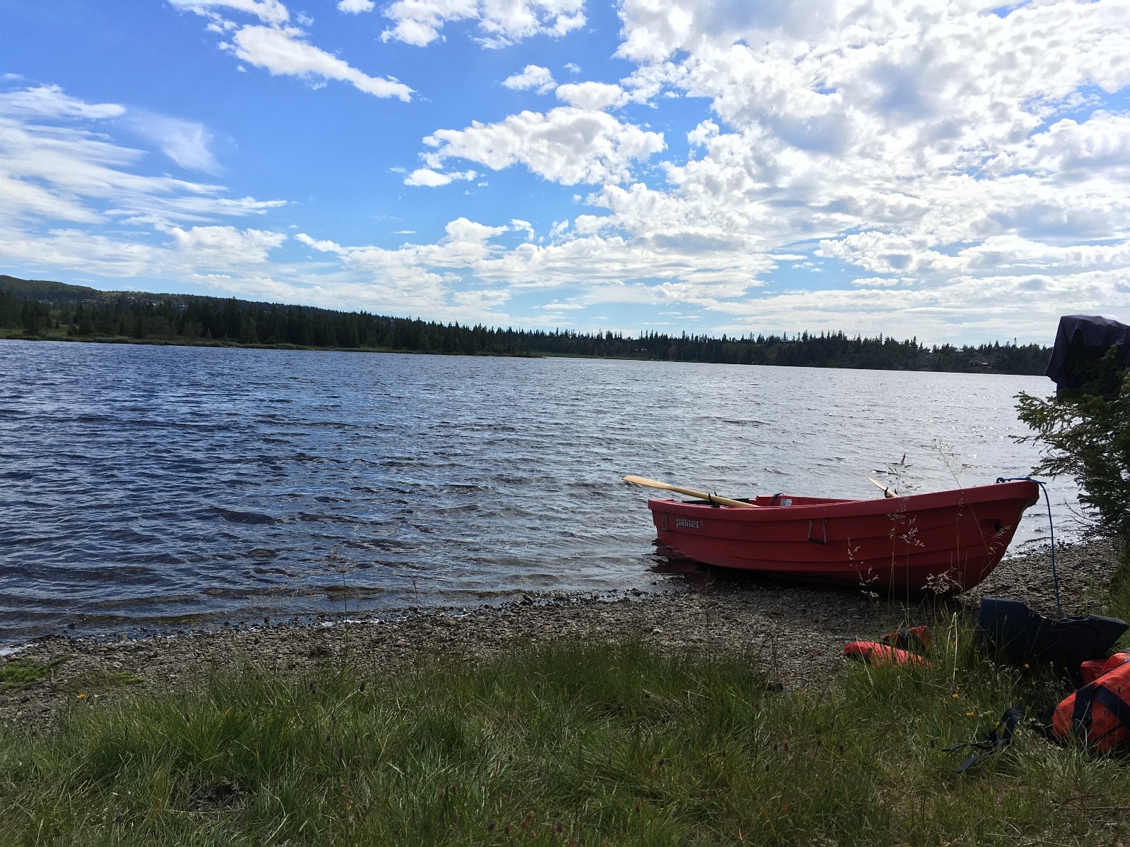 Det tilbys utleie av båt og kano på Sjusjøvannet Galleribilde
