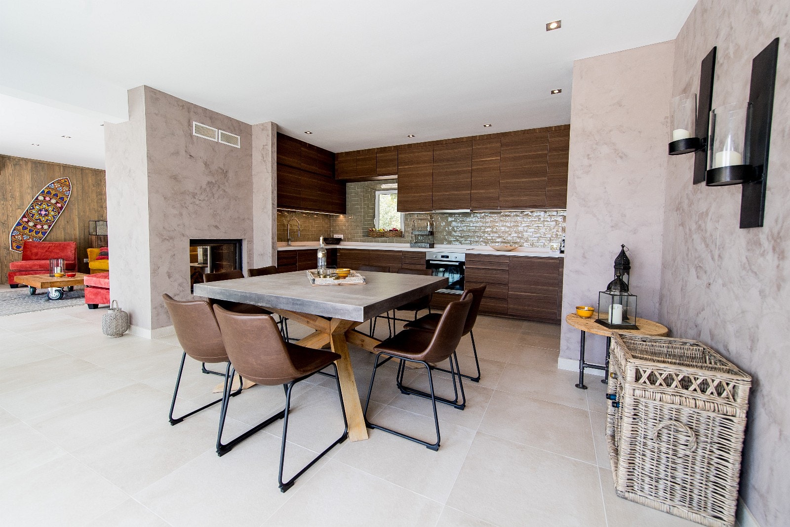 Romslig og velutstyrt kjøkken Galleribilde