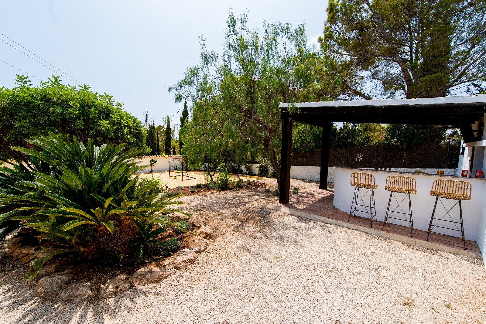 Sportsbar med sittelounge, kjøleskap og grill ( denne er betydelig oppgradert etter bildene ble tatt) Et samlingspunkt for hele familien eller for barna og ungdommen som trenger litt plass for seg selv Galleribilde