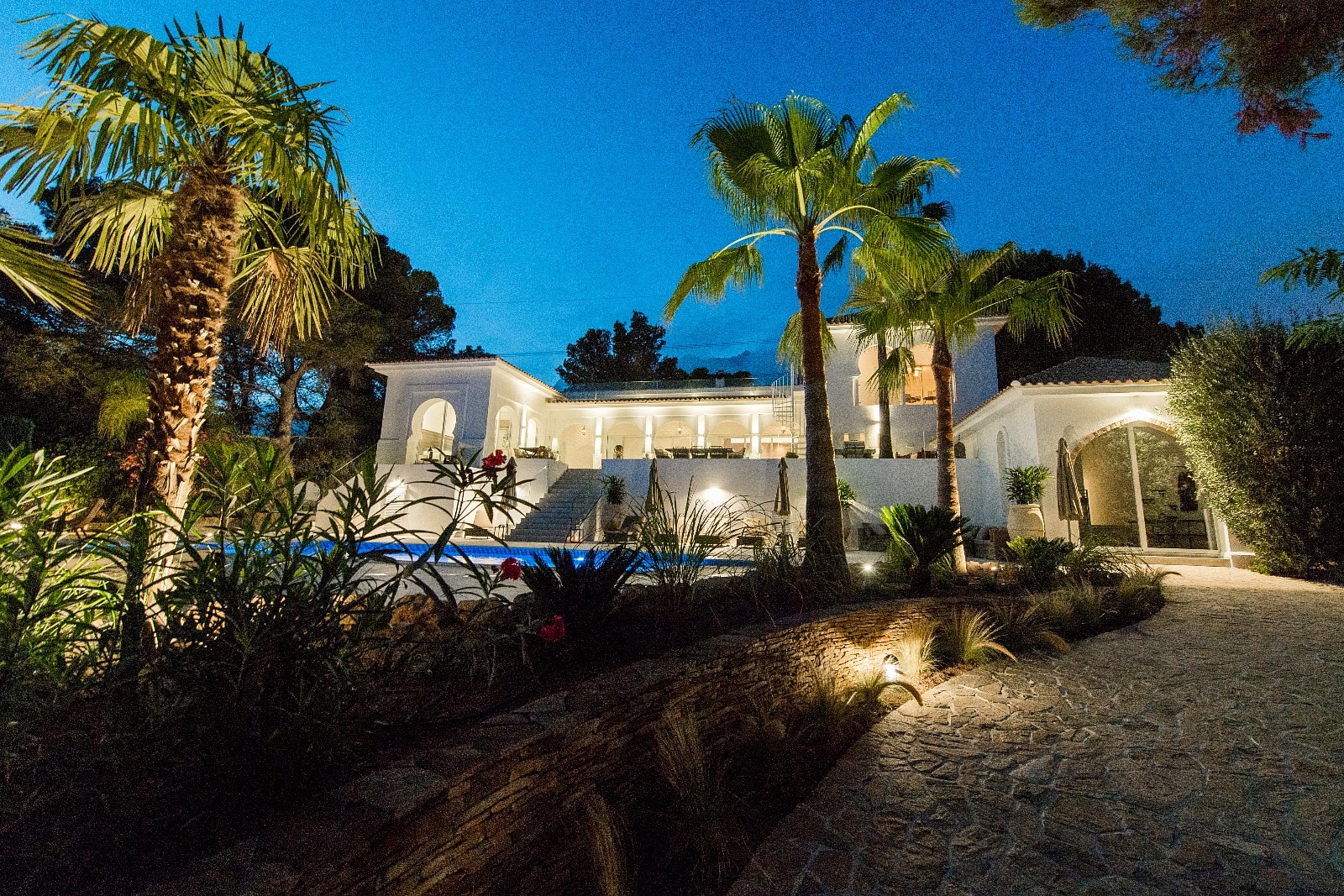 Kveldsstemning sett fra innkjørselen Galleribilde