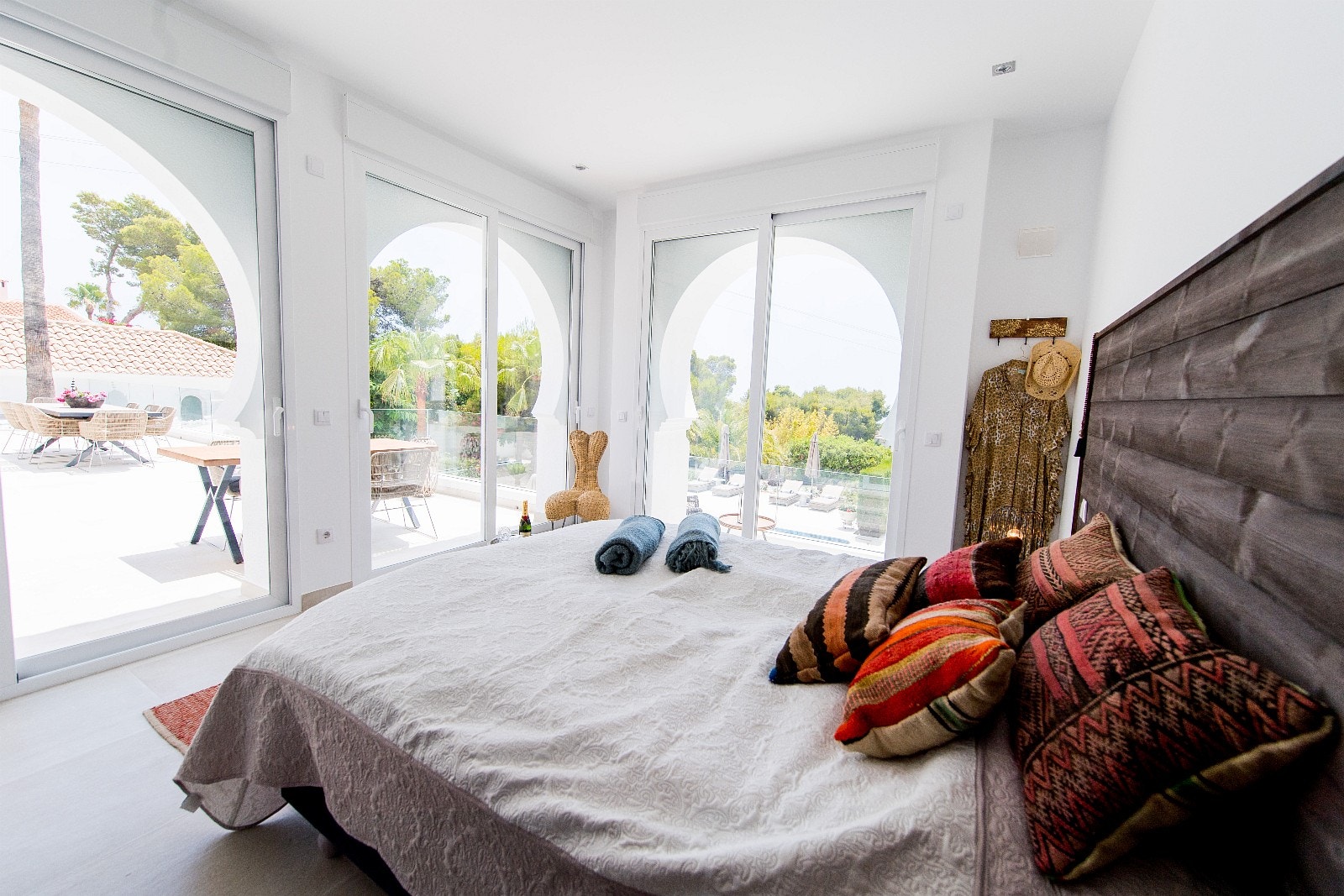 ( Sov 1) Soverom med egen balkong og utgang til svømmebasseng Galleribilde