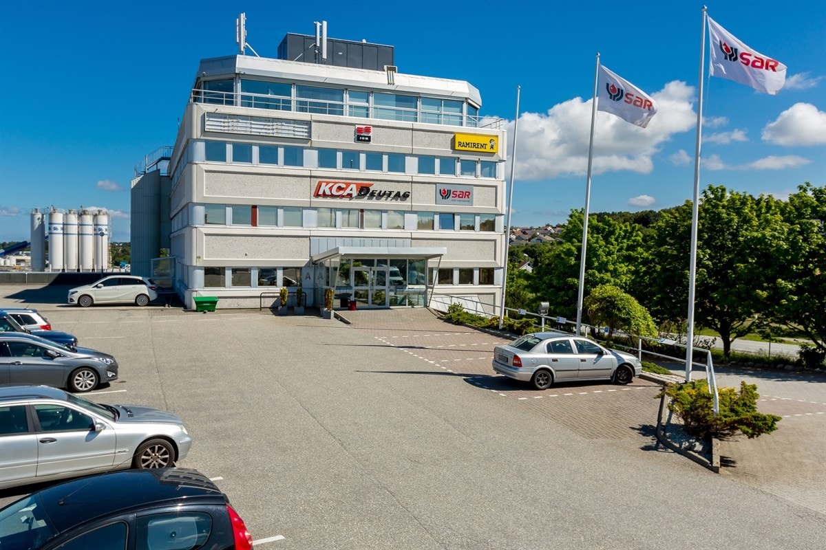 Utomhus - parkering på oppside Galleribilde