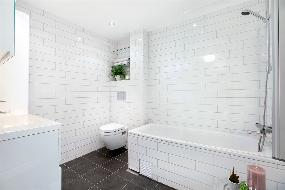 Badet ble totaloppusset i 2012 og tidligere bad og toalett ble slått sammen for å lage ett stort Galleribilde