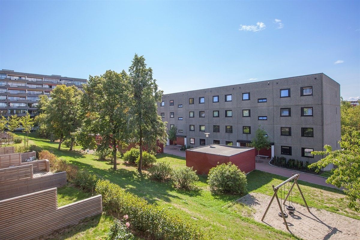 Flott beliggenhet, med kort vei til offentlig kommunikasjon, dagligvare og flotte tur- og grøntområder i Sørkedalen, Mærradalen og Nordmarka Galleribilde