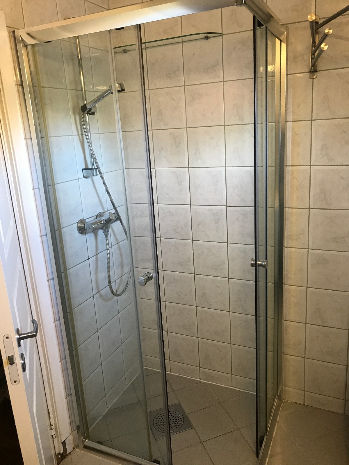 Bad 1. etg. Nytt dusjkabinett 2017 Galleribilde