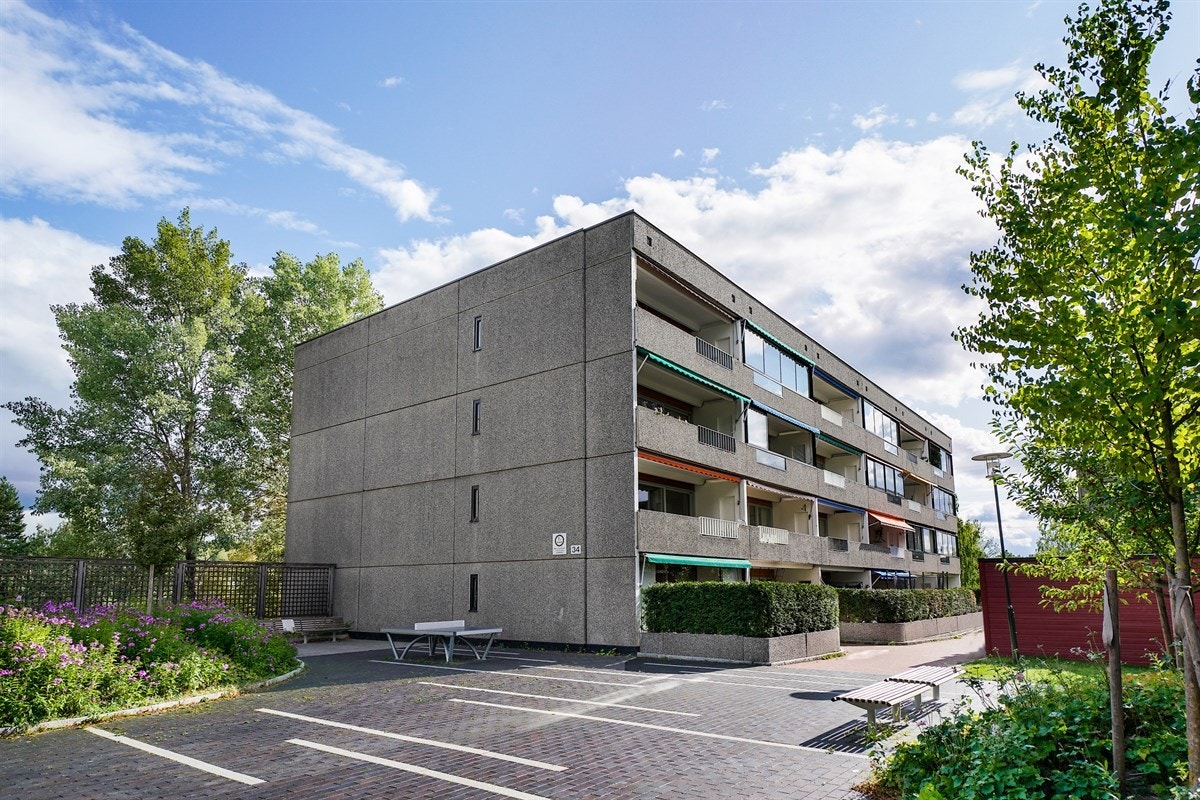 Boligen ligger i populære Meglenborg borettslag og her god intern beliggenhet. Galleribilde