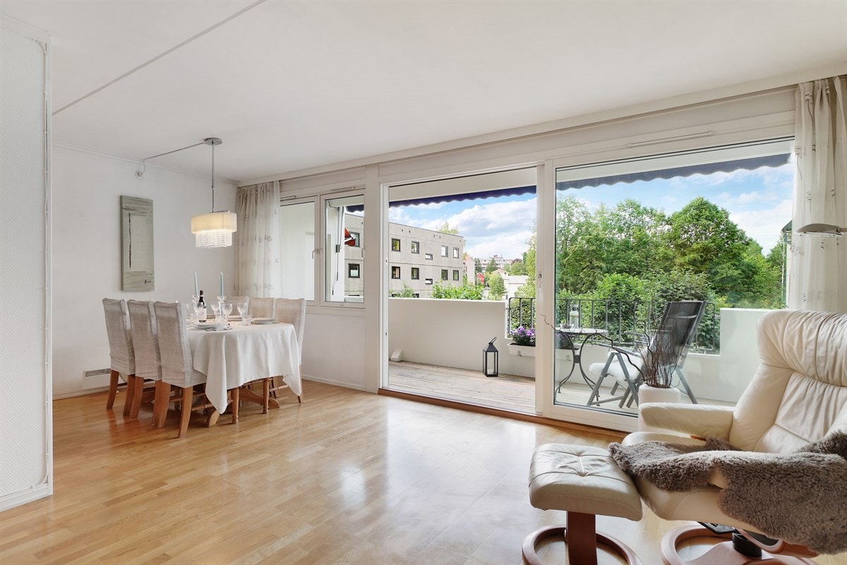 Dette er en lys og romslig 4-roms andelsleilighet med balkong og garasjeplass Galleribilde