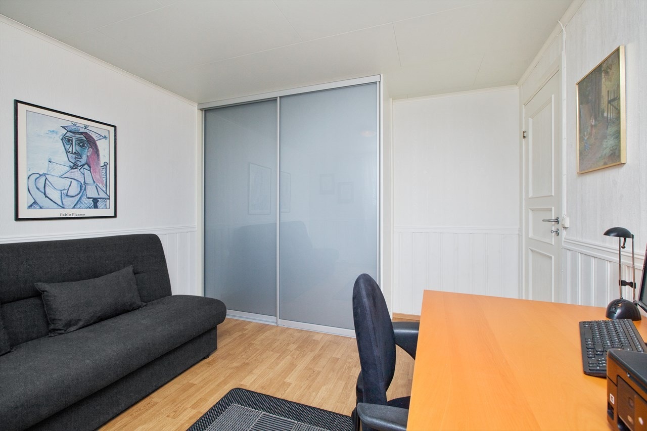 Hovedsoverom med skyvedørsgarderobe Galleribilde