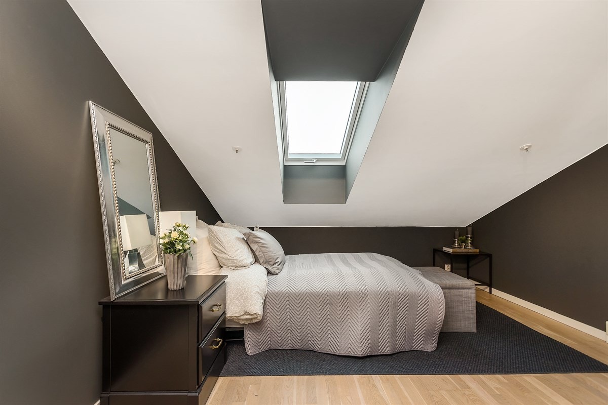 Soverom ll: Dette rommet har også plass til dobbeltseng og garderobeløsninger. Galleribilde