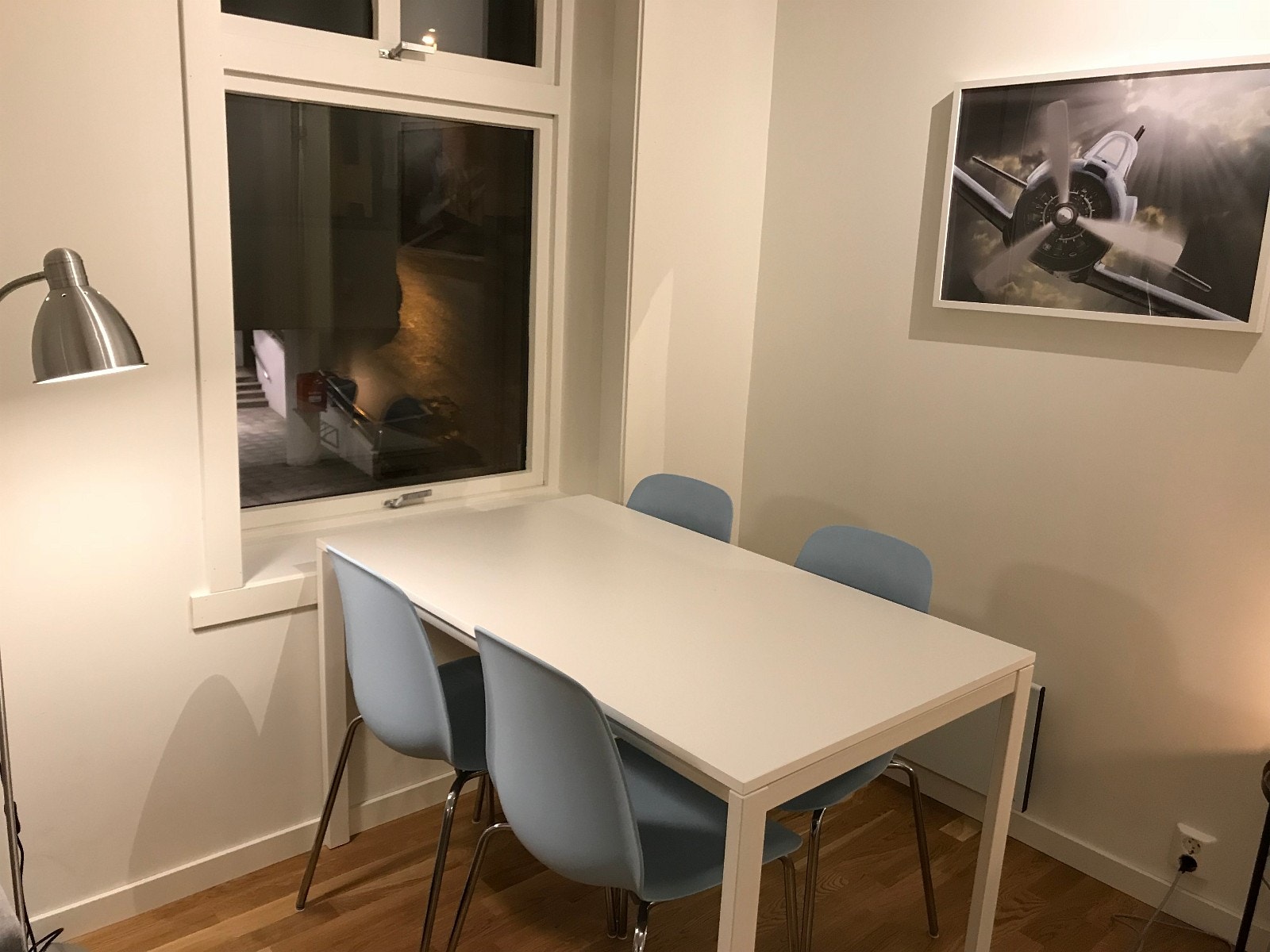 Spiseplass. Her er det god plass til minst fire personer. Galleribilde