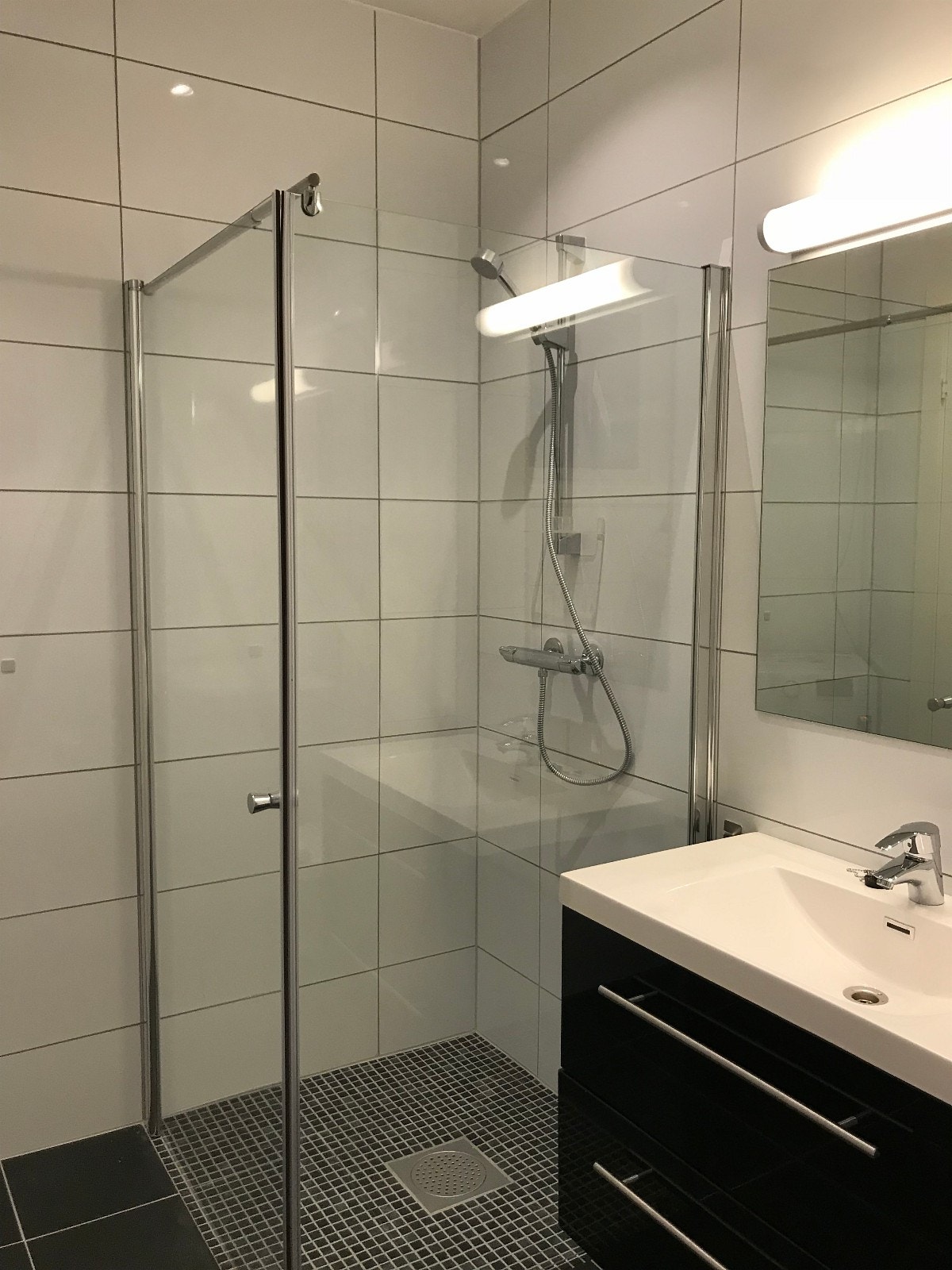 Stort og romslig dusjhjørne. Galleribilde