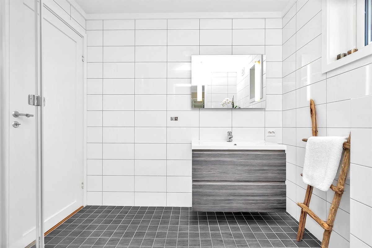 Pent flislagt bad, 1. Etasje Galleribilde
