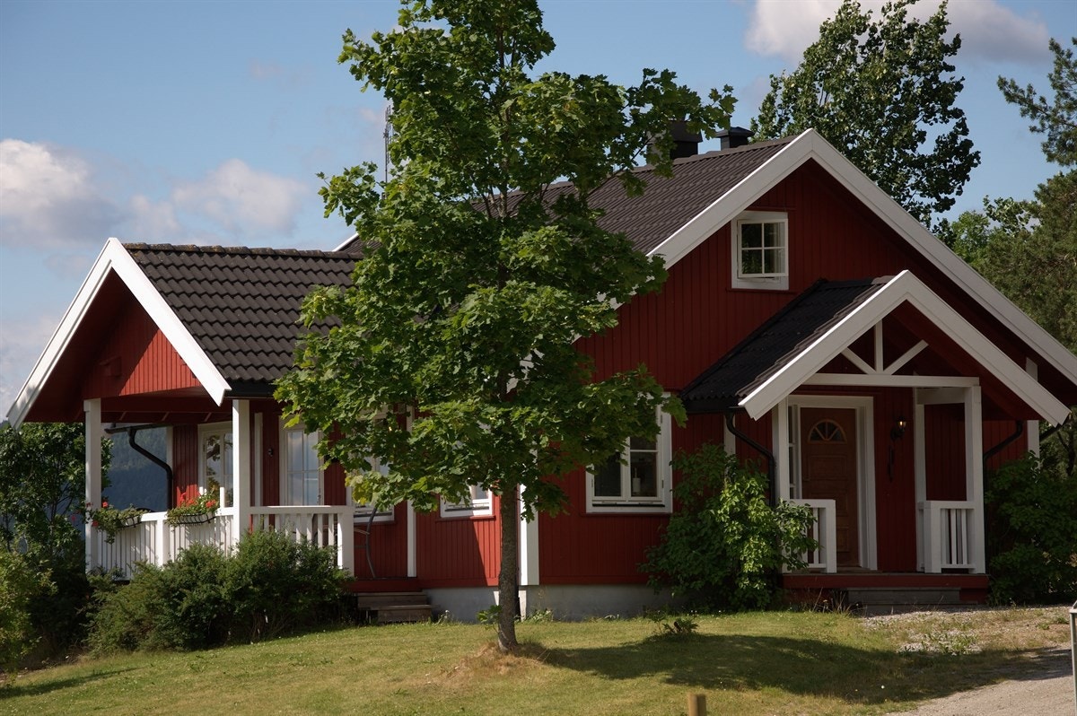 Kårboligen ble oppført i 1999, og ligger fint plassert på en egen, liten høyde Galleribilde