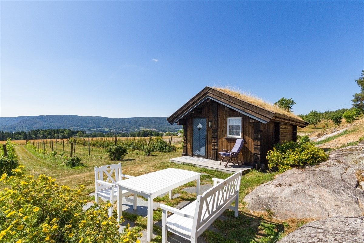 Laftet tømmerhytte oppført i 2012 Galleribilde