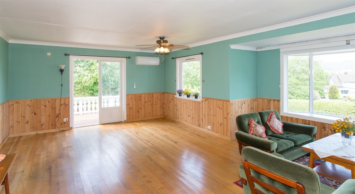 Stue m/utgang til veranda mot vest Galleribilde