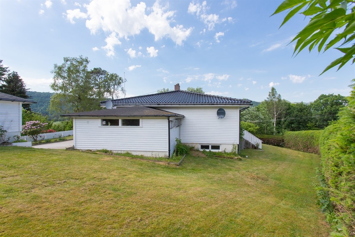 Østre del av tomten Galleribilde