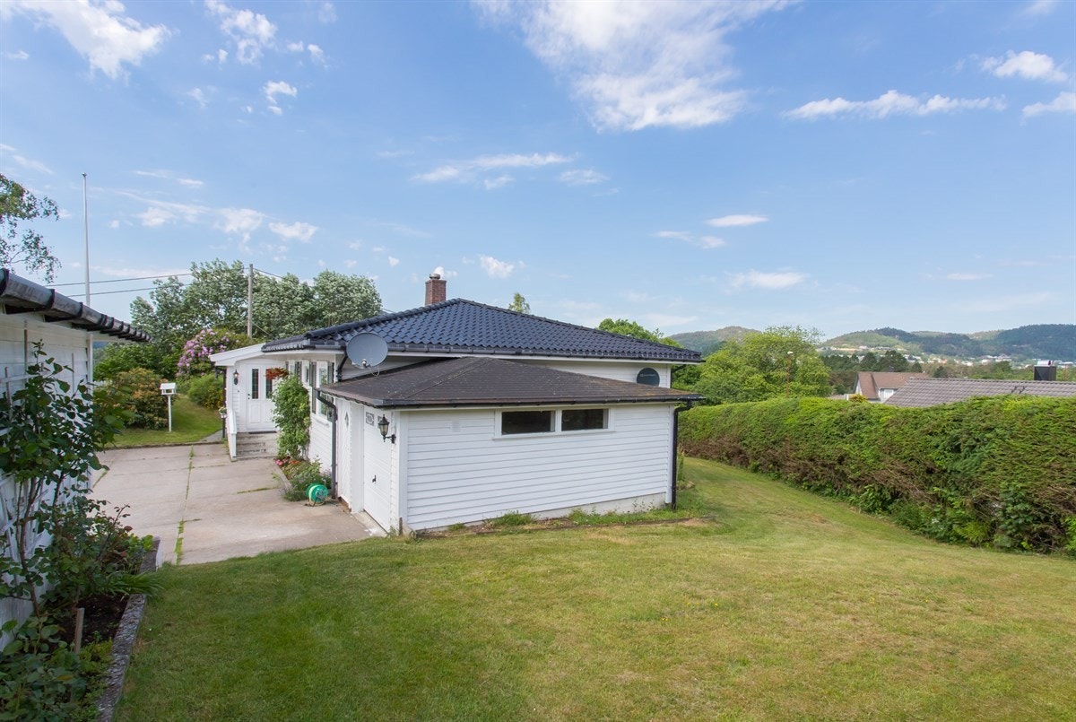 Østre del av tomten Galleribilde