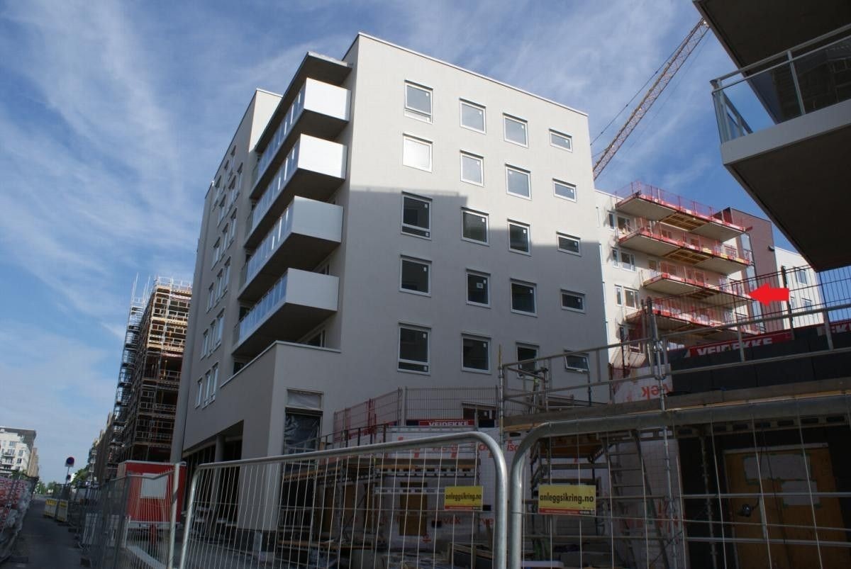 Leiligheten ligger høyt i byggets 6. etasje. Galleribilde