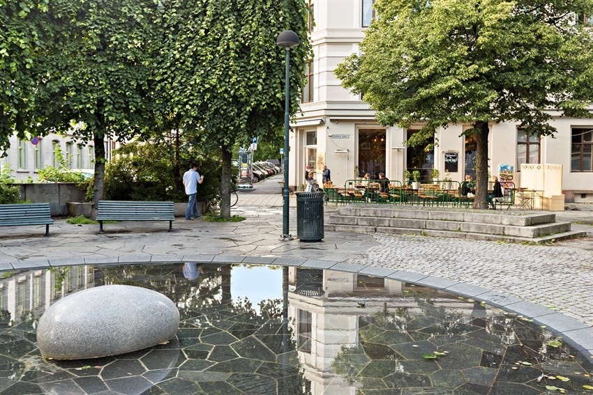 Egget kafe med Rathkes plass Galleribilde