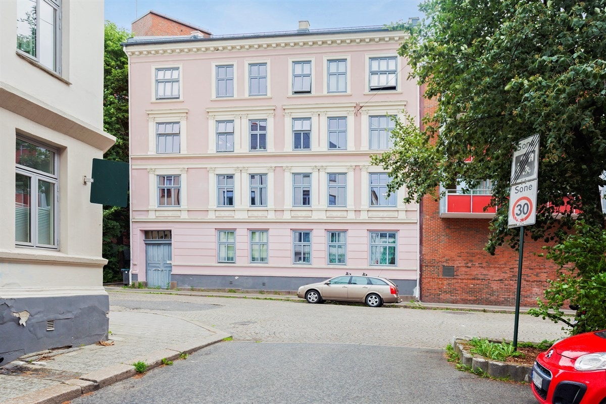 Fasade sett fra gaten. Galleribilde