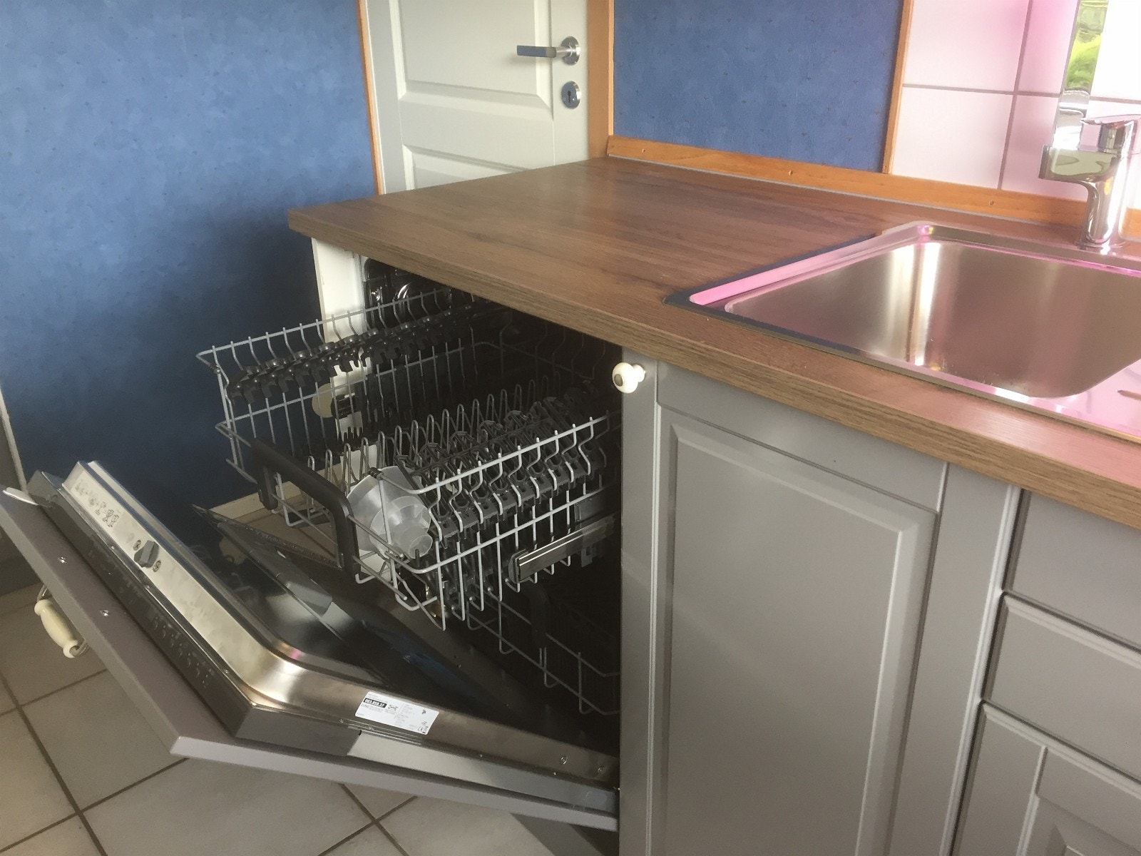 Ny oppvaskmaskin og ny kjøkkeninnredning Galleribilde