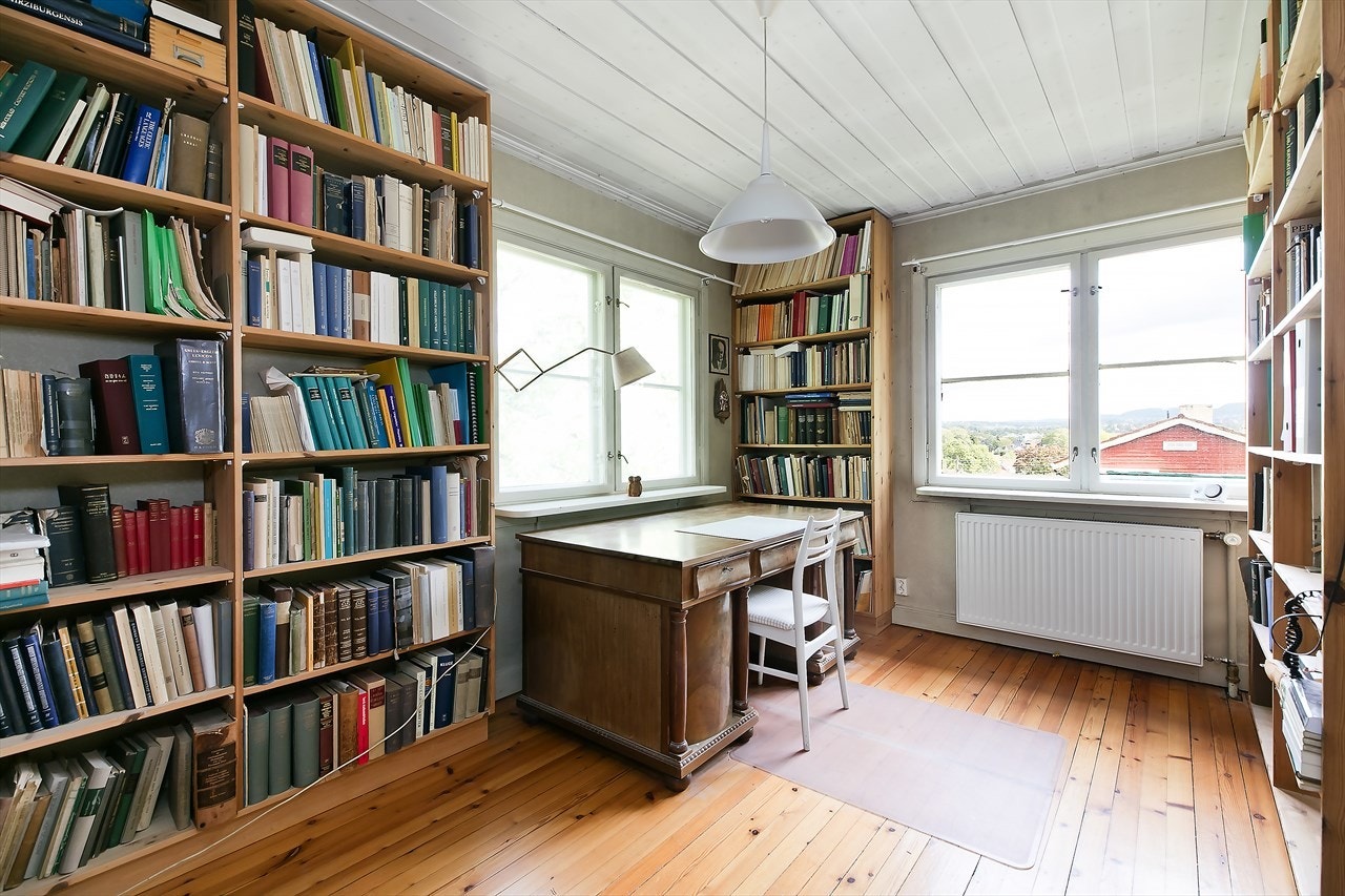 Soverom 4 med plass til seng, skap, skrivebord e.l. Flott utsikt fra dette rommet Galleribilde