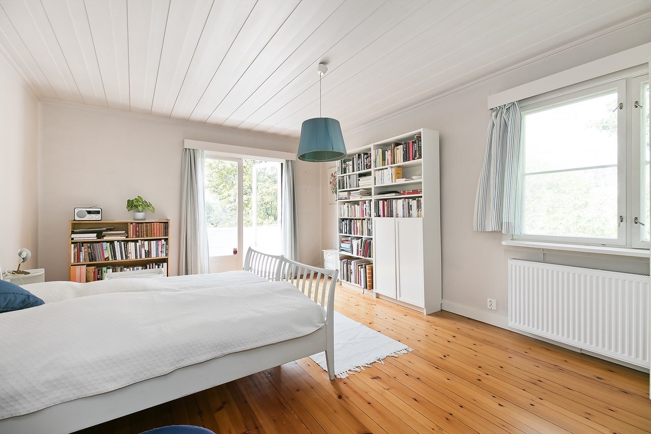 Stort hovedsoverom med utgang til veranda på ca. 3 kvm Galleribilde