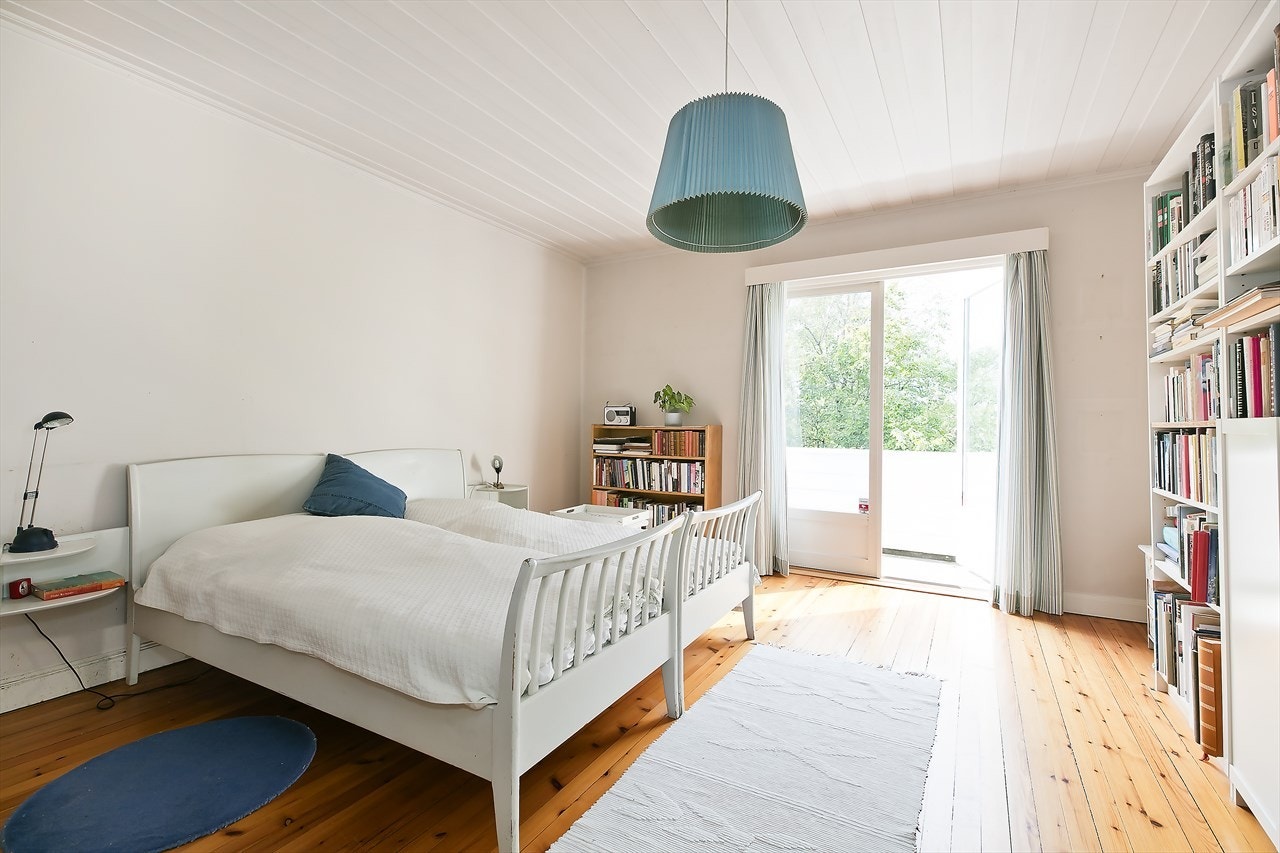 Hovedsoverom har god plass til dobbeltseng, skap, hyller e.l. Galleribilde