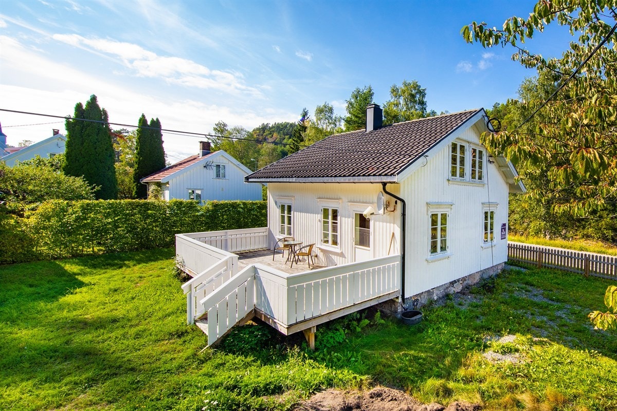 Fin terrasse med gode solforhold Galleribilde