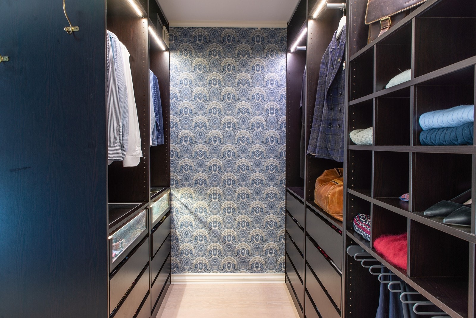 Walk in garderobe/ hovedsoverom Galleribilde