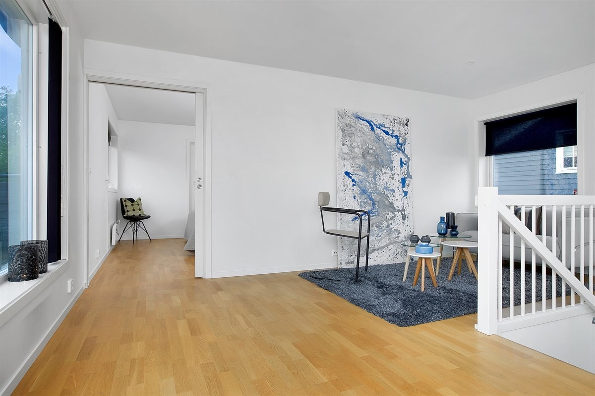 Loftstue med inngang til hovedsoverom Galleribilde