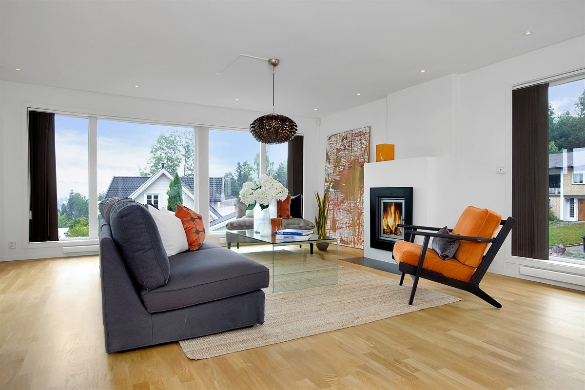 Luftig og lys stue i 1. etg. Galleribilde