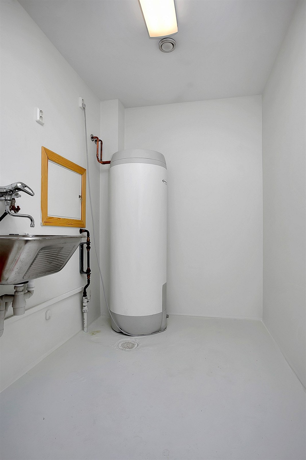 Teknisk rom / vaskerom i sokkeletasje Galleribilde