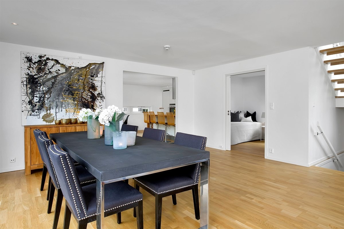 Spisestue med direkte adkomst til kjøkken Galleribilde