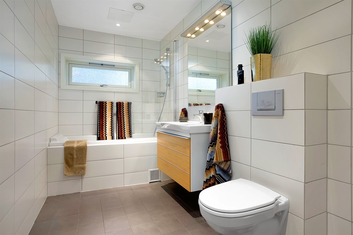 Bad i sokkeletasjen Galleribilde