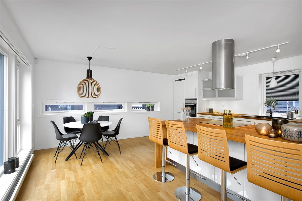 Kjøkken med spiseplass Galleribilde