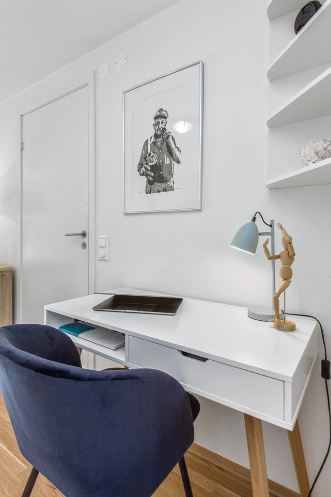 Egen "kontorkrok" gir en god arealutnyttelse av en innholdsrik entrè. Galleribilde