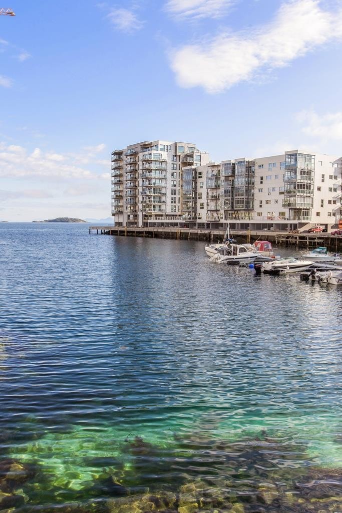 Fasade Holstneset og Perlen. Galleribilde