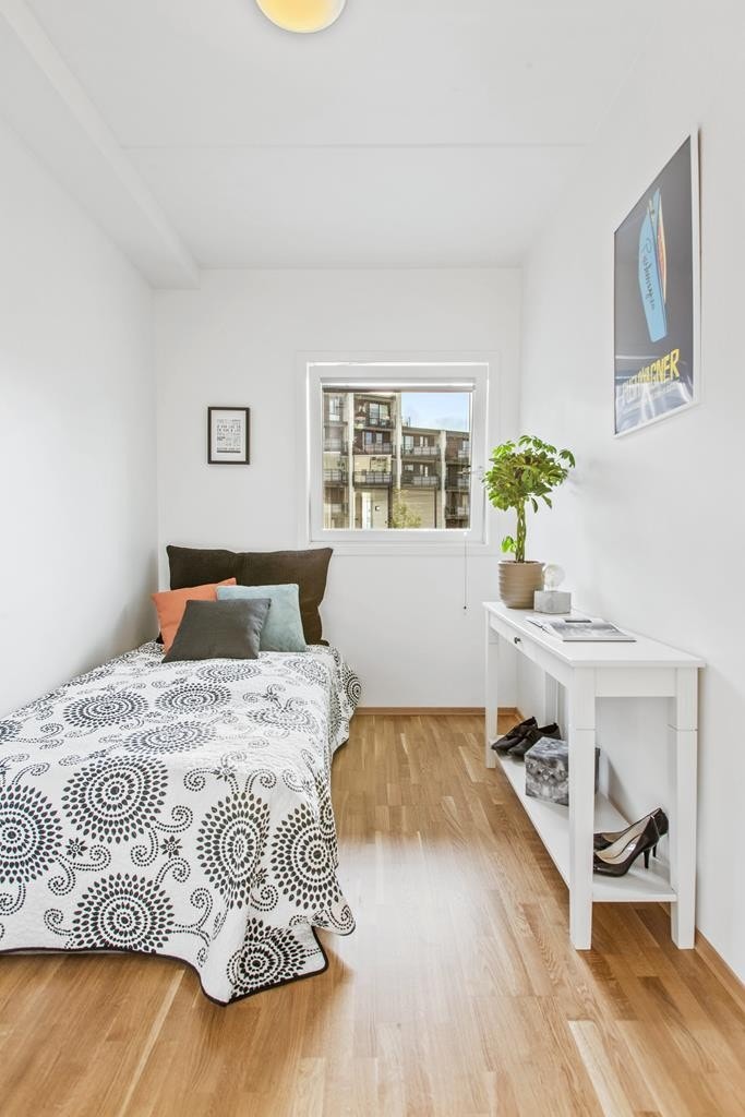 Soverom nummer to med plass for dobbeltseng. Galleribilde