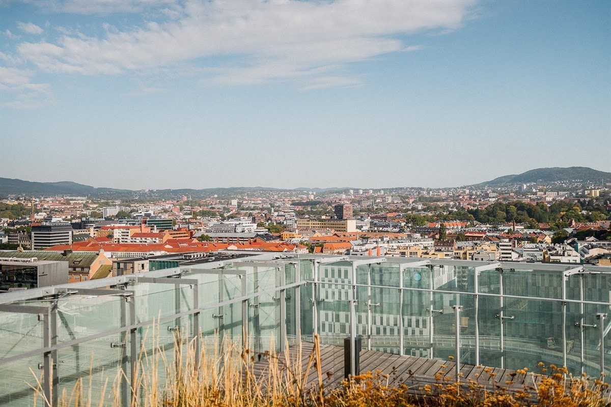 Herifra har man utsikt ut mot store deler av Oslo og fjorden. Galleribilde
