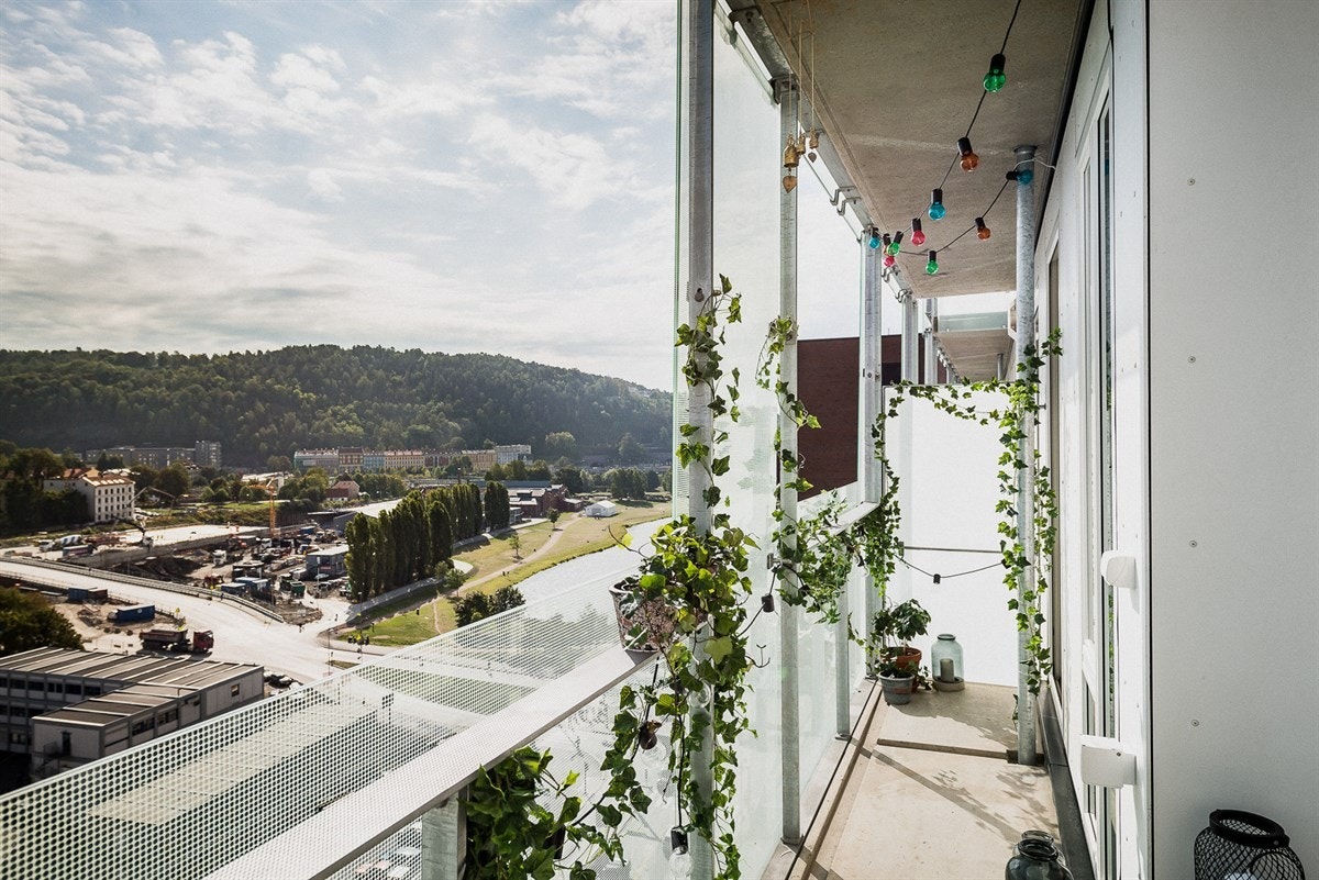 Balkongen er på ca. 4,9 kvm og er vendt i østvendt retning. Galleribilde