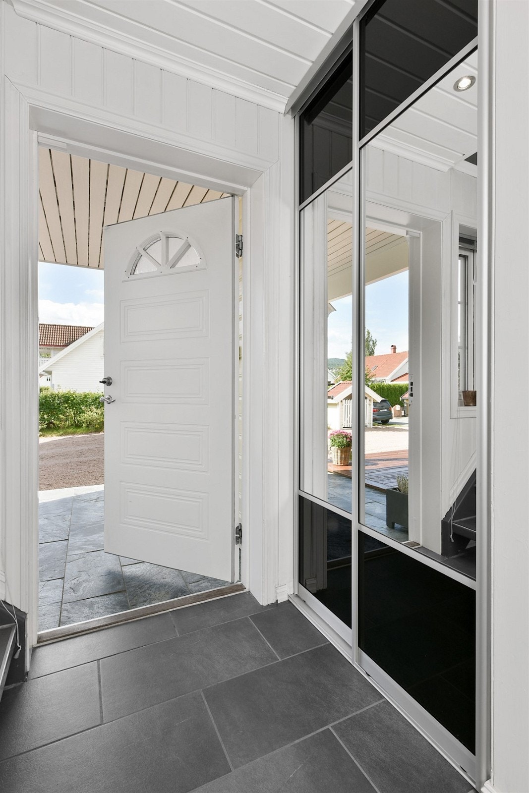 Entré. Galleribilde