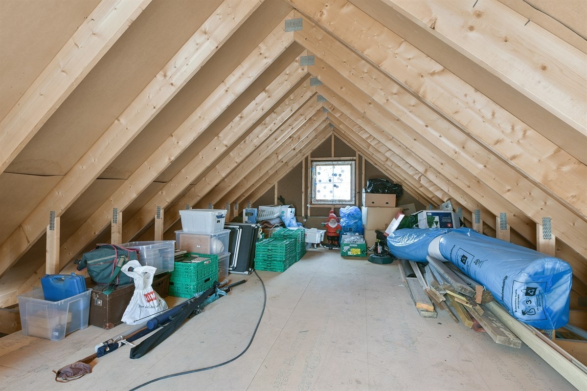Loft over garasjen. Galleribilde