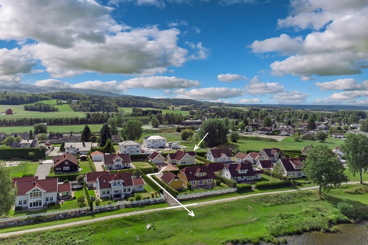 Super for barnefamilier med umiddelbar nærhet til flere flotte lekeområder. Galleribilde