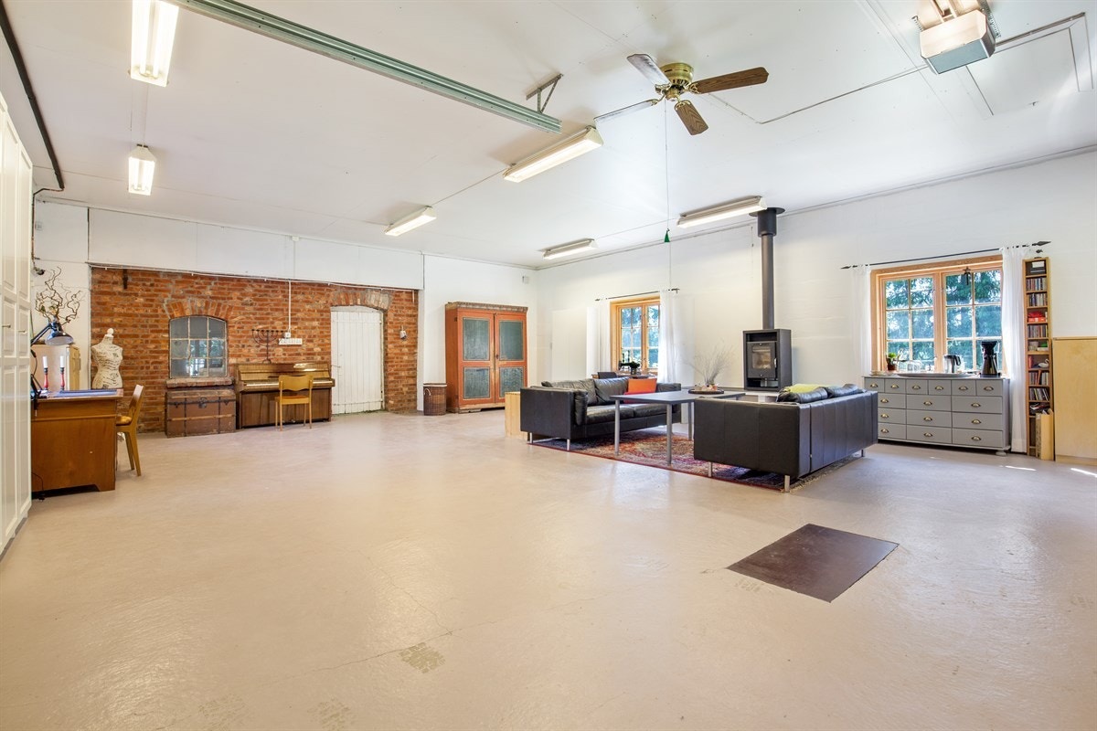 Innvendig uthus. Galleribilde