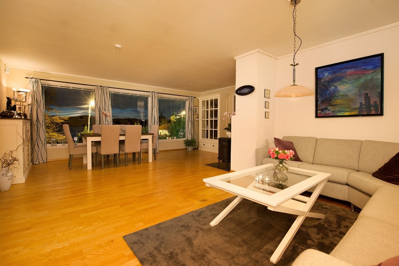 Også fra sofakroken nyter man den flotte utsikten. Galleribilde