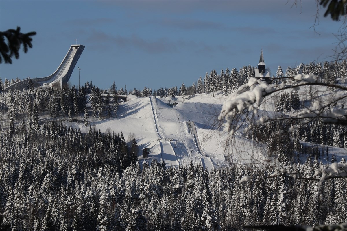 Utsikt mot Holmenkollen vinterstid Galleribilde